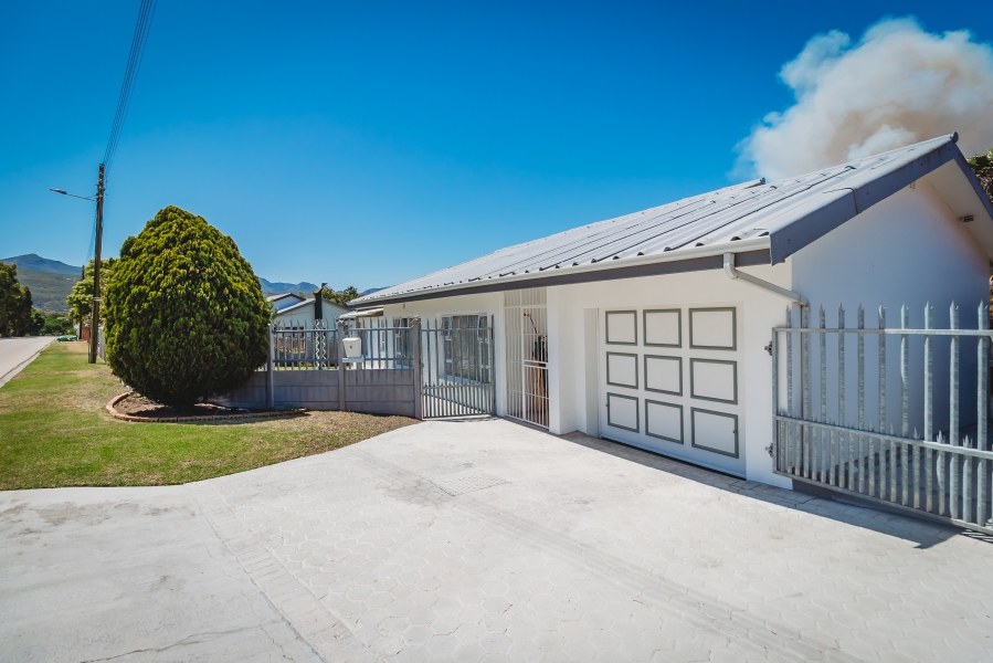 5 Bedroom Property for Sale in Denneoord Western Cape